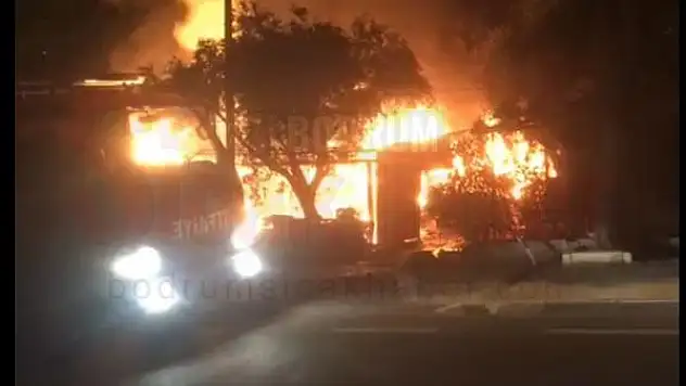 İşyerleri Yangında Büyük  Maddi Hasar Gördü