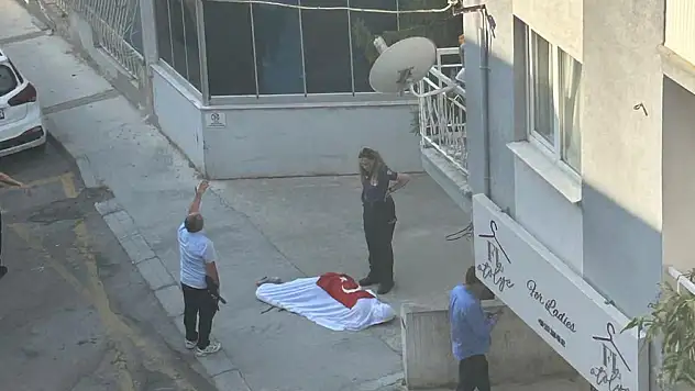 İzmir'de polis karakoluna silahlı saldırı ! 2 polis şehit, 1 polis ağır yaralı