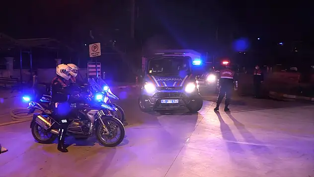 İzmir merkezli 53 ilde FETÖ'nün TSK yapılanmasına yönelik operasyonda 184 gözaltı kararı verildi