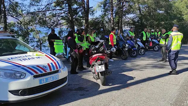 Jandarma Trafik Ekiplerinden Bin 291 Kişiye Eğitim