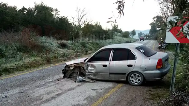 Kafa Kafaya Çarpışan Araç Sürücüleri Kazada Yaralandı