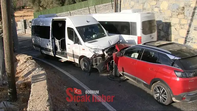 Kafa Kafaya Çarpışan Araçta 22 Kişi yaralı