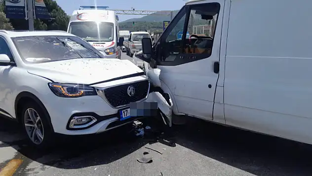 Kafa Kafaya Çarpıştılar, 1 Yaralı