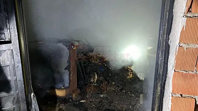 Kaldığı Odayı Yakıp Evde Yangın Çıkarttı