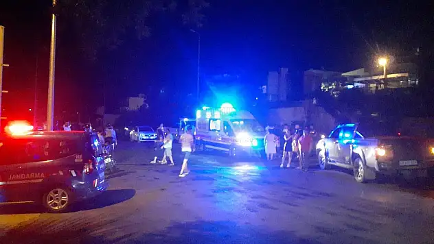 Kamyonet Düğünden Çıkan Motosikletle Çarpıştı