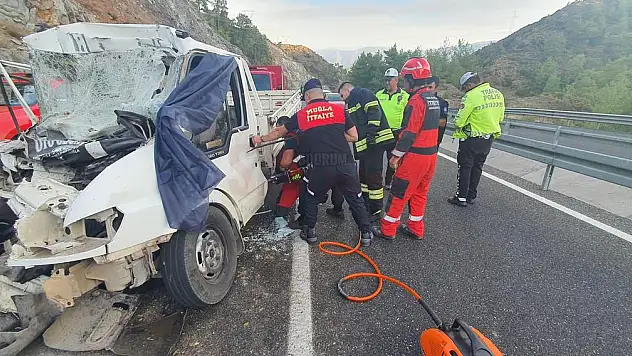 Kamyonet ile Kamyon'un Çarpıştığı Kazada 1 Kişi Hayatını Kaybetti