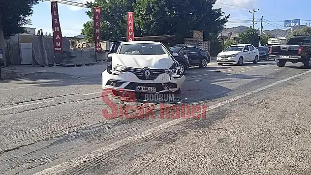 Kamyonet ile Otomobil Çarpıştı