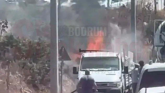 Kamyonet Yangında Kullanılamaz Hale Geldi