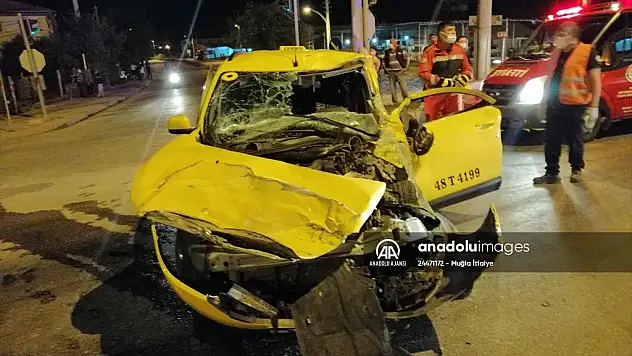 Kamyonete çarpan taksinin sürücüsü yaralandı