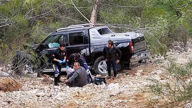 KAMYONETİN UÇURUMA DÜŞTÜĞÜ KAZADA 1 KİŞİ YARALANDI