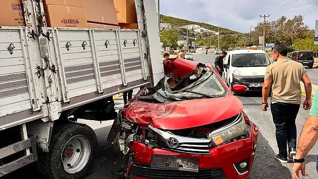 Kamyonetle Çarpışan Araç Sürücüsü Yaralandı