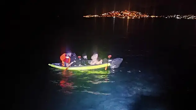 Kanoyla kaçarken yakalandılar