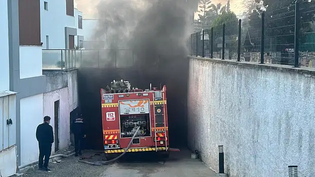 Kapalı Otoparkta Araç Yangını Korku Dolu Anlar Yaşattı