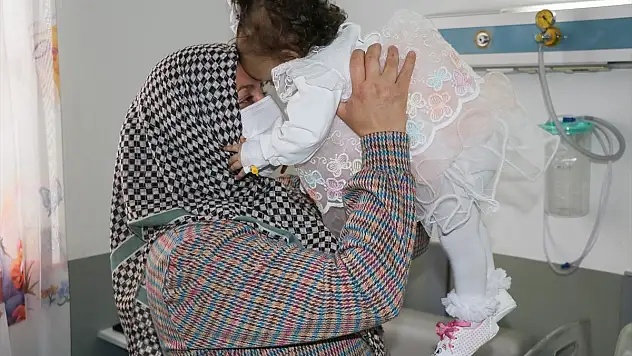 Karaciğer dokusu verdiği bebeğin 'ikinci annesi' oldu