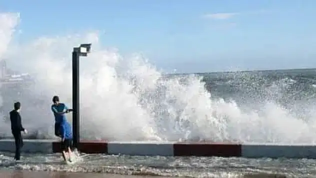 Kaş arası denizlerde fırtına uyarısı