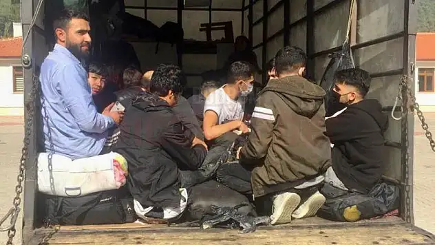 Kasım Ayında Yapılan Operasyonlarda 887 Göçmen Yakalandı