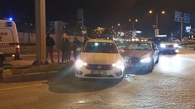 Kavşakta Çarpıştılar, 2 Yaralı