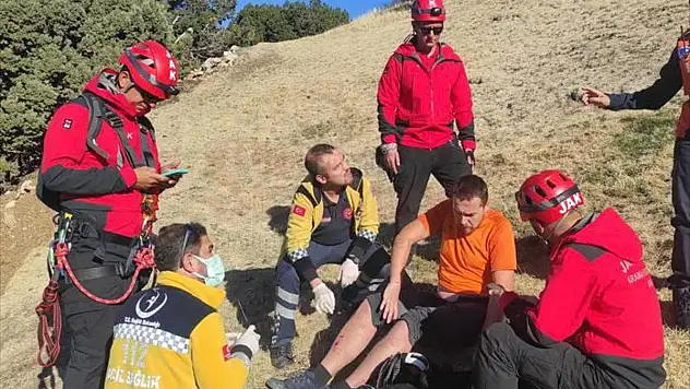 Kayalıklara Düşen Rus Yamaç Paraşütü Pilotu Yaralandı