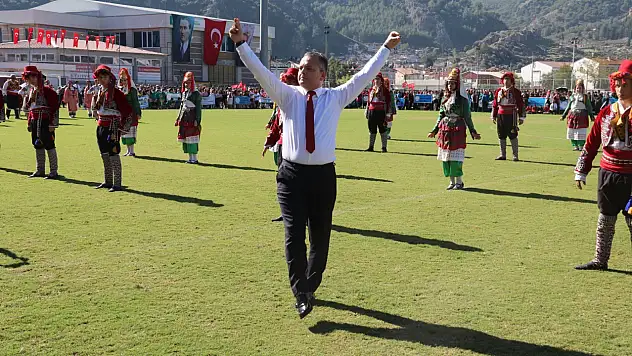 Kaymakam Akkaya'dan zeybek gösterisi