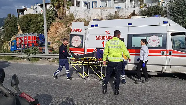 Kaza Yapan Sürücü Düşerek Yaralandı