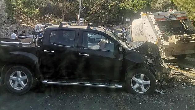 Kazada 1'i Belediye Personeli 2 Kişi Yaralandı