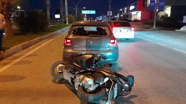 Kazada Aracın Camına Çarpıp Patlatan Sürücü Yaralandı