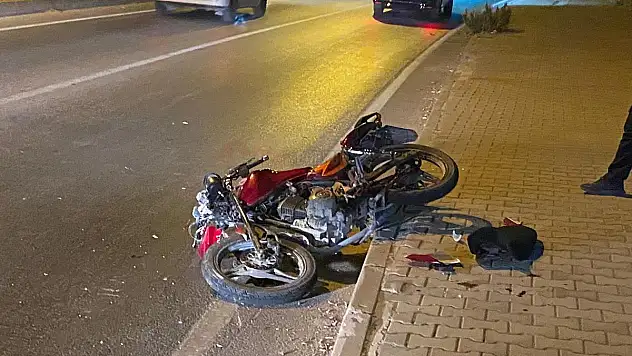 Kazada Kafasını Kaldırıma Çarpıp Yaralandı