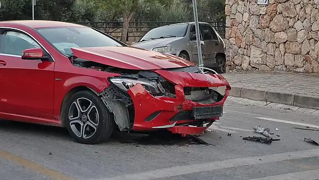 Kazada Kaldırıma Savrulan Araçta 1 Kişi Yaralandı