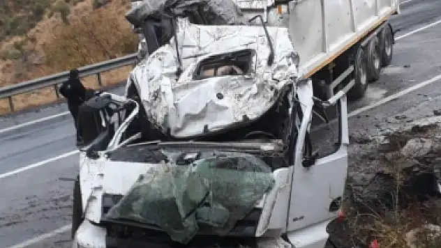 Kazada Tırın Sürücüsü Yaralandı