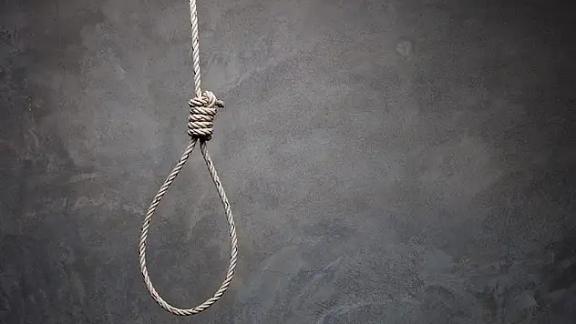 Kendini Asarak İntihar Etti