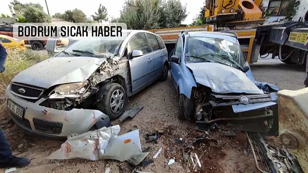 Kepçe İki Aracı Kullanılmaz Hale Getirdi