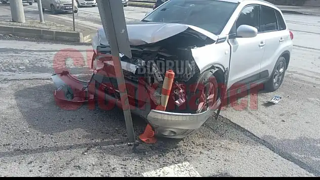 Kırmızı Işık İhlali Kazaya Sebep Oldu  2 yaralı...