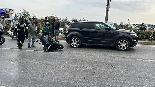 Kırmızı ışıkta zincirleme kaza: Motosiklet sürücüsü yaralandı