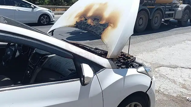 Kızılağaç Kavşağında Araç Yangını