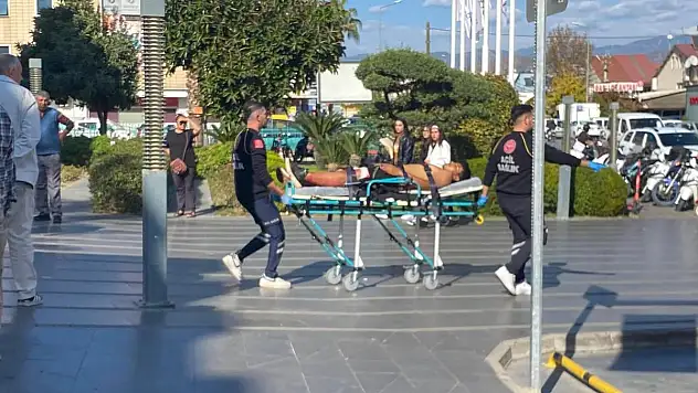 'Kızlara Neden Bakıyorsun' Diyerek Bıçakladı: 1 Yaralı