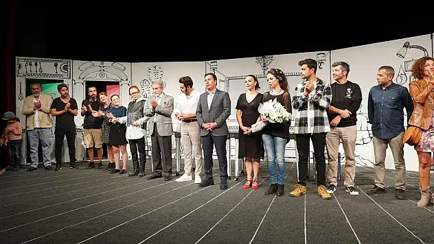 'KOCASINI PİŞİREN KADIN' OYUNUNUN GALASI YAPILDI