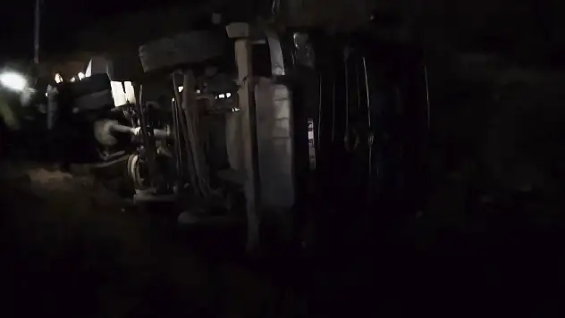 Konacık'ta Beton Mikseri Yan Yattı Sürücü Yaralandı