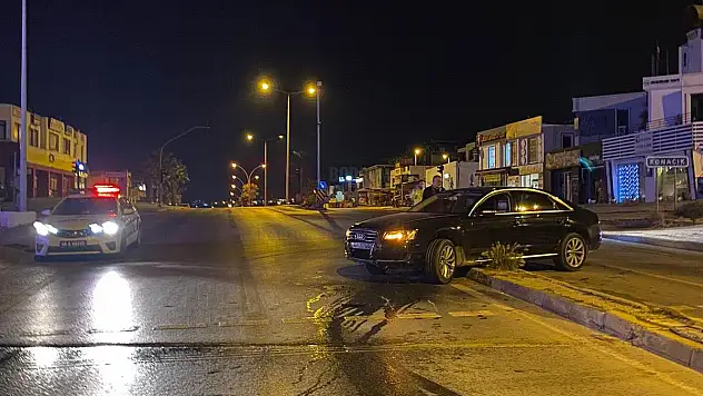 Konacık'ta Orta Rufuja Çıkıp Kaza Yapan Sürücü Aracını Bırakıp Gitti