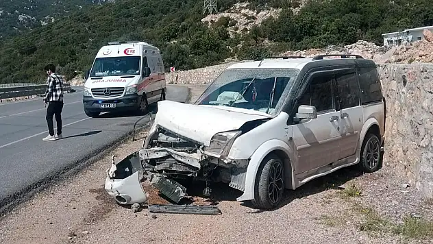Konacık'ta Trafik Kazası: Duvara Çarpan Araçta 1 Kişi Yaralandı