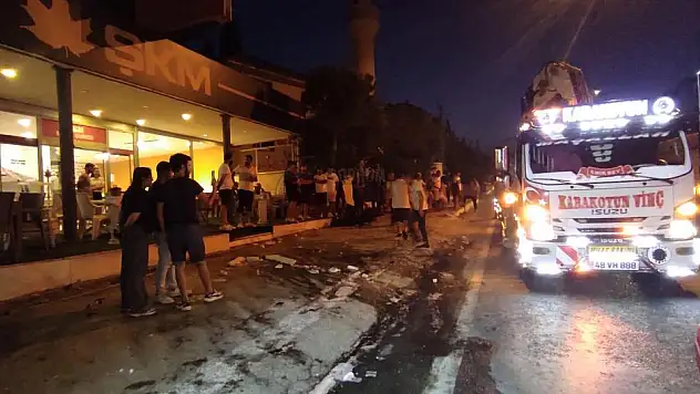 Kontrolden Çıkan Araç İşyerine Girdi Kazada 1 Kişi Yaralandı