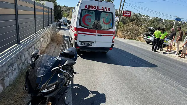 Kontrolden çıkan motosiklet yola savruldu !