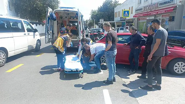 KONTROLSÜZ DÖNEN ARAÇ MOTOSİKLET SÜRÜCÜSÜNE ÇARPTI