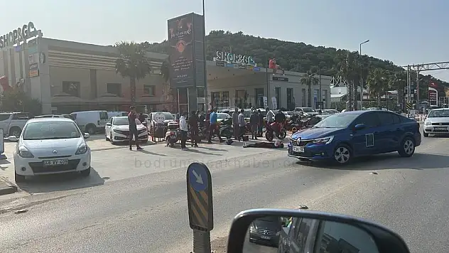 Kontrolsüz Dönüş Yapınca 2 Kişiyi Yaraladı