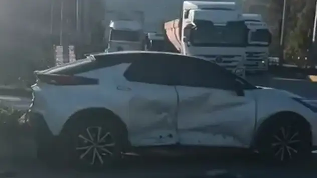 Kontrolsüz kavşakta kaza