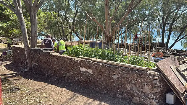 Korunan Alanda Kaçak Yapı Yıkıldı