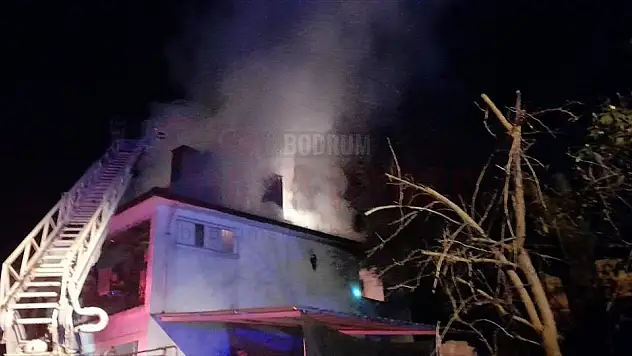 Köyceğiz'de Bacadan Çıkan Yangın Evi Yaktı