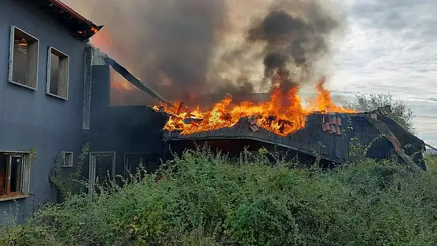 Kullanılmayan 2 Katlı Binada Yangın