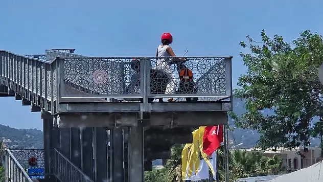Kuralları Hiçe Sayıp Yayaları Mağdur Ediyorlar