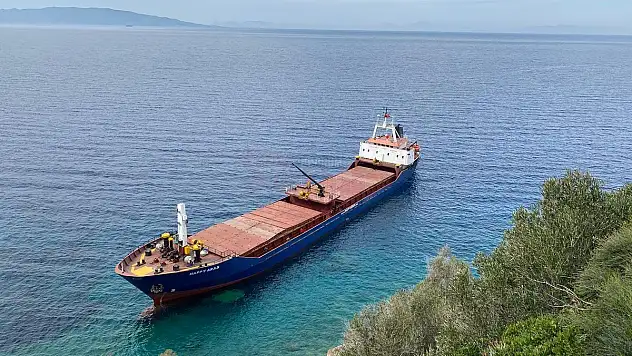 KURU YÜK GEMİSİ KARAYA OTURDU