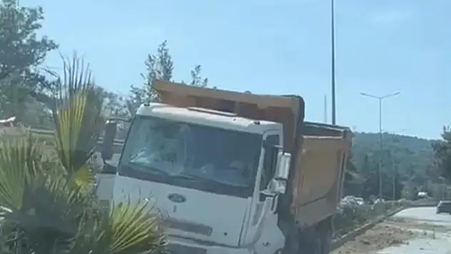 Lastiği Patladı Refüje Çıktı